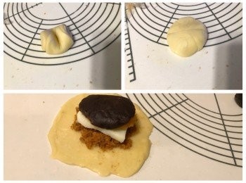 step8: 將圓柱形麵團收口朝上，用姆指從中間壓下，兩邊對內翻起，之後用手掌根部將麵糰壓平；
將麵糰桿成圓形薄片，光滑面向外，順序將肉鬆5g、鮮奶麻糬10g、咸蛋黃1/3個（稍微捏碎）、紅豆沙蓉12g放在麵糰中間，包好，捏緊收口，收口位朝下，輕手壓一下麵糰；
預熱焗爐190度
