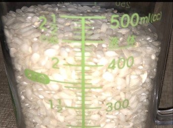 step1: 2杯 Bomba 西班米 （或圓型短身米）。