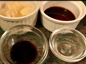 step6: 加糖、鎮江醋、灒酒拌勻，然後蓋上蓋炆焗約20-30分鐘。