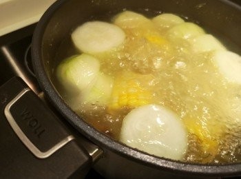 step1: 節瓜跟平時煲湯一樣，只不過中途取出部份做蛋花節瓜甫。