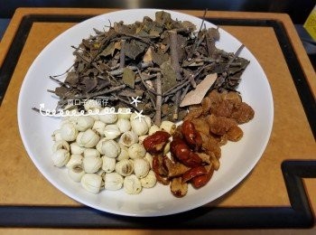 step1: 蓮子和桑寄生分別用水浸15分鐘