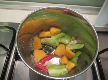step4: 再滾,收乾到9分時,放入步驟1,邊拌邊加熱,煮至收乾,放入步驟2拌勻即可.