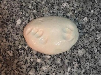 step11: 取出靜置一小時的<span class="group_2">麵糰</span>，<span class="group_2">麵糰</span>應該是非常柔軟；