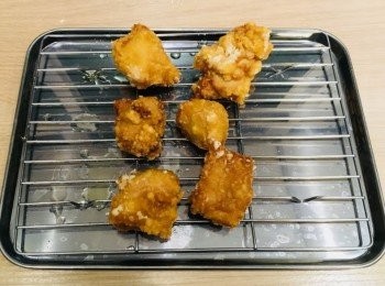 step6: 置於隔油架約3分鐘。