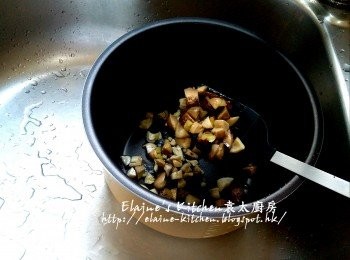 step5: 將材料放入美的智能高速鍋的煲內
