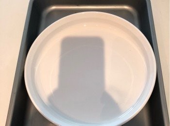 step1: 準備焗盤兩個，中焗盤要能夠放入大焗盤