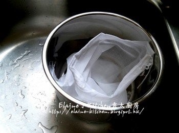 step3: 魚袋放入美的智能高速鍋的不銹鋼煲內