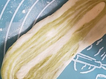 step8: 麵糰桿平(上方圖)