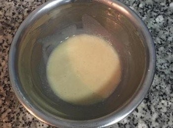 step10: 將低筋麵粉和油混勻後，<span class="group_3">油酥</span>完成。