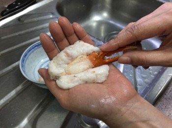 step3: 放進<a href="https://bit.ly/2YzwBVG" target="_blank" data-keyword="蟹鉗" class="guide-link"><strong>蟹鉗</strong></a> <span style="display:inline-block;vertical-align:middle;margin-top:-3px;color:initial;border-radius:3px;padding:2px 3px;font-size:12px;line-height:14px;background:#87d300;color:#fff;">即買</span> 