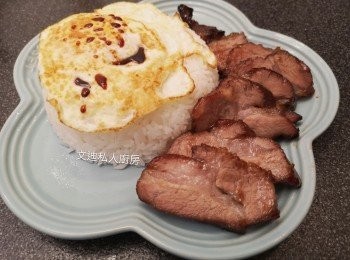 step9: 配上煎蛋就完成美味晚餐。