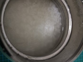 step7: 六小時後打開蓋後撈出咸蛋。