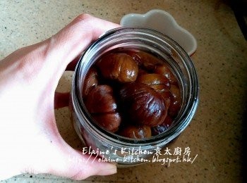 step13: 將栗子肉放入玻璃樽內 , 再倒入糖水封口靜待3天入味 , 食前灑上少許桂花糖即可