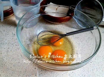 step6: 餘下三隻雞蛋打入大碗內