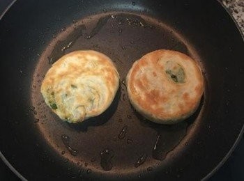 step19: 翻面將另一邊也煎上色；