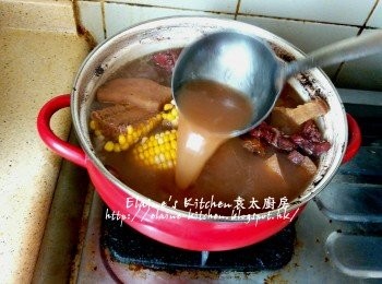 step7: 最後加少許鹽調味拌勻 , 轉用中火再煲滾 , 最後熄火焗30分鐘即可