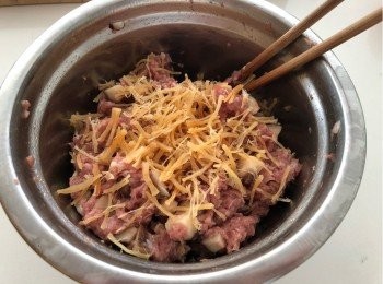 step4: 瑤柱分成絲