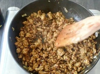 step3: 加入XO醬拌炒均勻，盛起，待涼備用