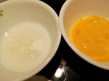 step3: 蛋發勻, 生粉和水攪勻。
