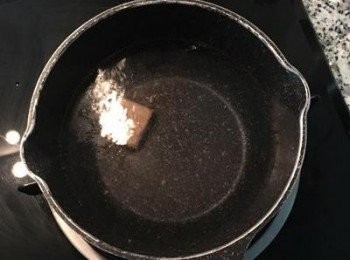 step4: 高湯塊用250g水煮開，