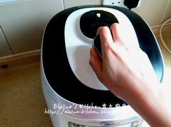 step18: 煮完再一次發出嗶嗶聲響 , 再一次排氣後打開蓋