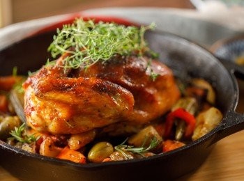 step7: 最後在依照喜好放上新鮮的<span class="group_2">香料</span>、橄欖擺飾就完成了。