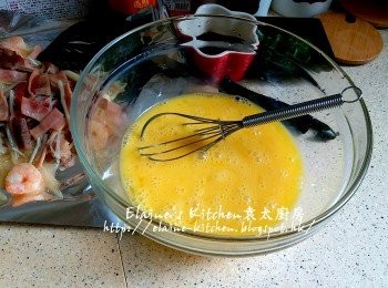 step14: 雞蛋打入大碗內拌勻打散