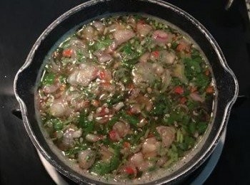 step9: 最後放入香菜，並試味道做調整，因為魚本身並無調味，故<span class="group_2">醬汁</span>應較偏重口味ㄧ點。