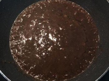 step11: 試味道用鹽調整，小火熬煮，煮到醬汁有點稠就可以，因為用麵粉炒的，放涼後會更稠。