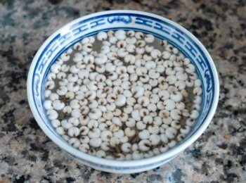 step1: 將生、熟薏米浸兩個小時