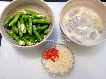 step1: 將以上的材料洗淨切好備用，就可以開始料理囉!