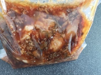 step12: 完成後將梅菜豬軟骨倒入鑊中，進行收汁和埋茨。