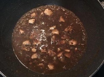 step14: 並加入1/2杯的水煮滾；