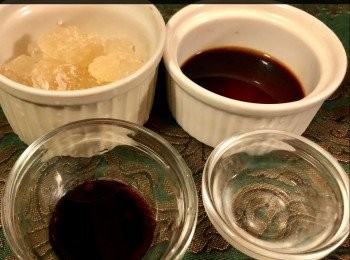 step2: 冰糖 30克
生抽 1湯匙
鎮江醋3湯匙
米酒1湯匙