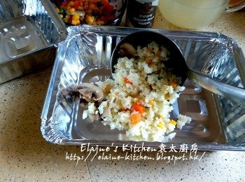 step7: 加入之前盛起的白蘑菇及雜豆2/3份量拌勻 , 盛起放入焗盤內