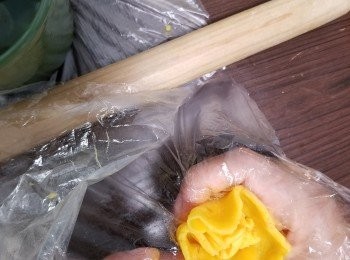 step15: 將流沙餡包在中間然後埋口