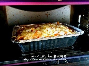 step17: 放入焗爐先用上下火220C焗15分鐘 , 再轉用180C上火焗5分鐘至芝士成金黃色