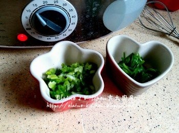 step10: 期間將蔥切粒及切幼絲