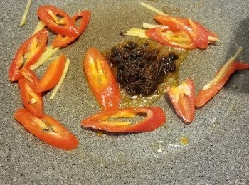 step5: 再落1大湯匙素XO醬炒勻