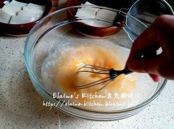 step7: 加少許胡椒粉調味拌勻 , 再加入1倍半水的份量(225ml)拌勻