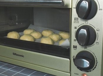 step4: 放入已預熱至180℃焗爐內，焗約20 分鐘。