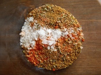 step1: 首先將<span class="group_2">香料</span>的部分全部均勻混合備用。