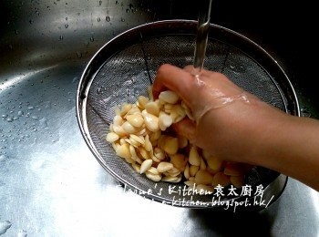 step3: 翌日將南北杏用水沖一沖洗及瀝乾