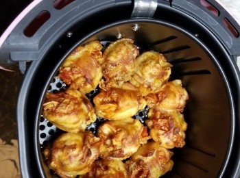 step7: 如用氣炸鍋,可以用200度焗10分鐘,反轉再焗2分鐘即可