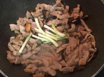 step5: 放入蔥白；