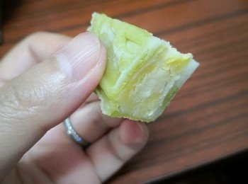 step4: 放入冰格便可保存得長久一些，吃時放回室温回軟便可享用