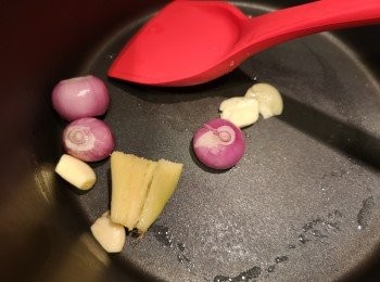 step6: 爆香香料。。