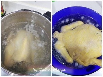 step2: 煲一煲大滾水，放薑片，放入雞。
水滾後，滾8分鐘 (4分鐘轉面)。滾時蓋上蓋，夠鐘，熄火，唔好開蓋，浸雞 25分鐘。
拿出，即刻放冰水，直至放涼。