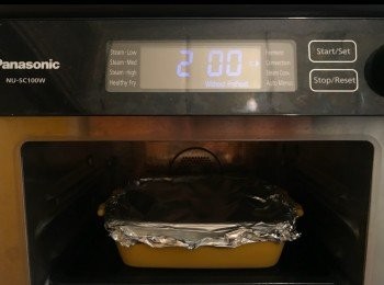 step7: 取出豬肋骨，蓋上錫紙。
200度，焗1小時。