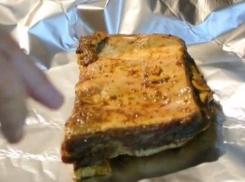 step3: 醃好後用錫紙將豬肋骨整個包起